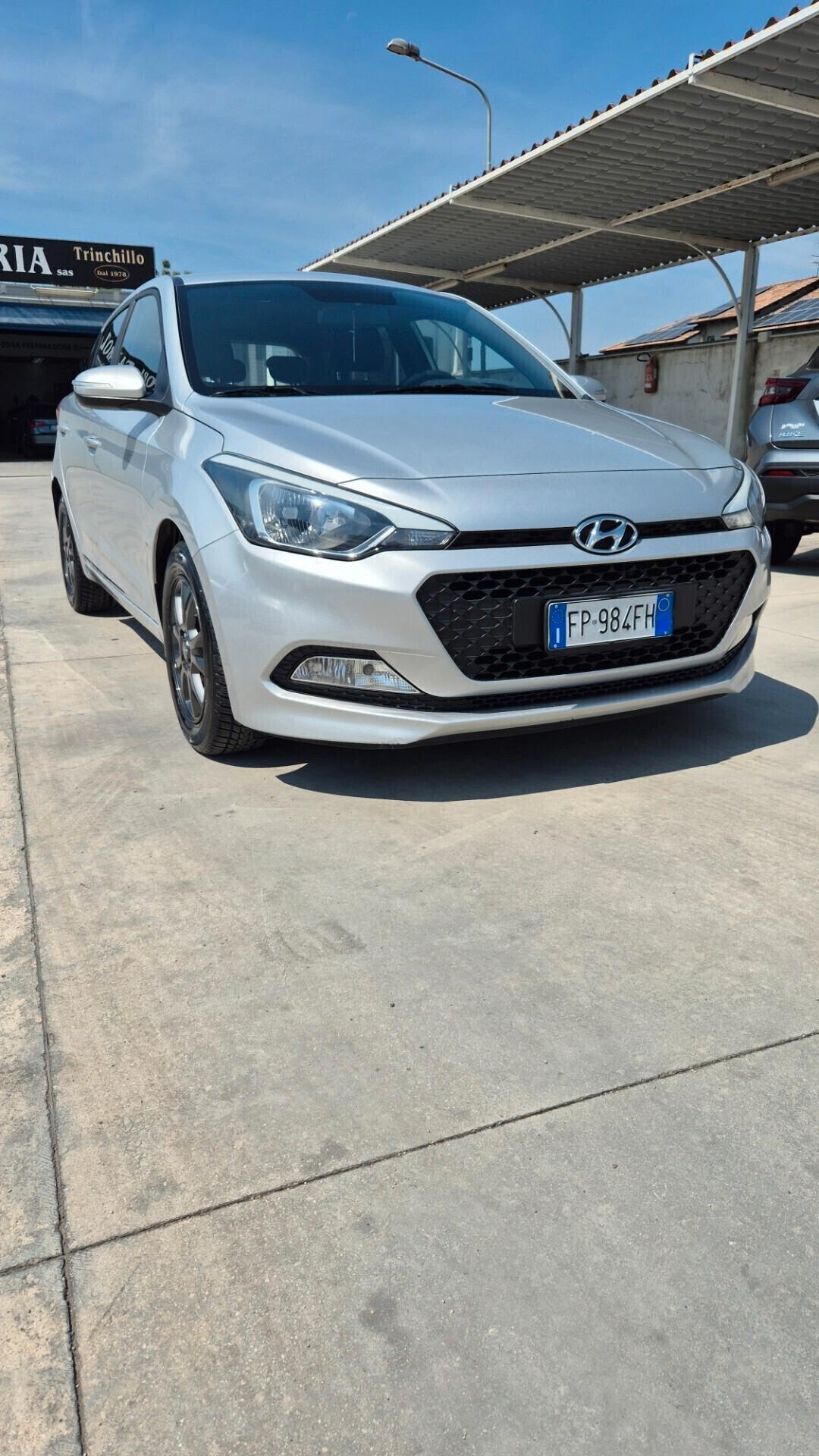 Hyundai i20 1.1 CRDi 12V 5 porte Blackline