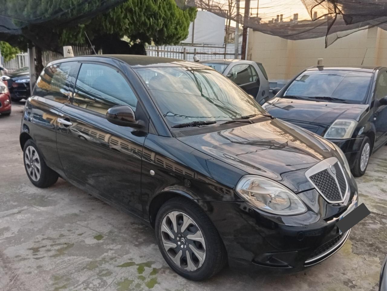 Lancia Ypsilon 1.2 Argento valuto permute