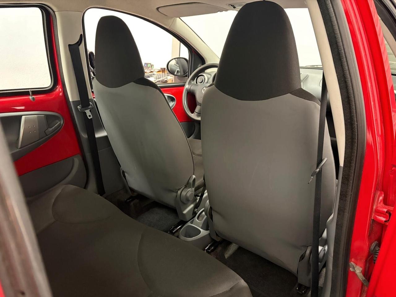 Toyota Aygo 1.0 5 porte Now 12 MESI DI GARANZIA