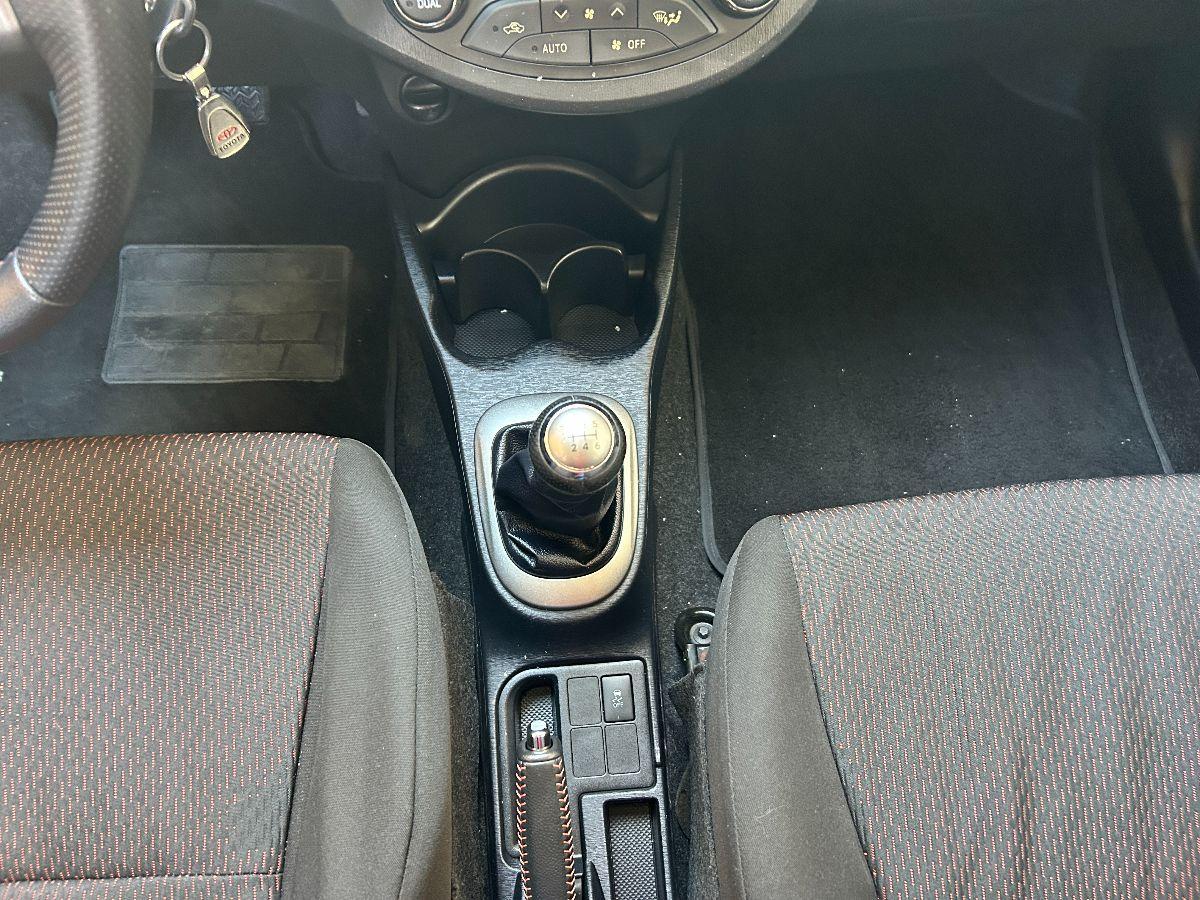 TOYOTA - Yaris - 1.4 D-4D 5p. Lounge NAVI TELECAMERA