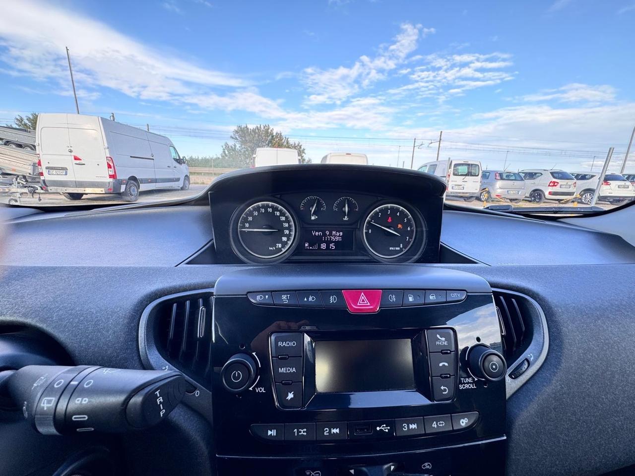 Lancia Ypsilon 0.9 TwinAir 5 porte Metano Ecochic Elefantino Blu