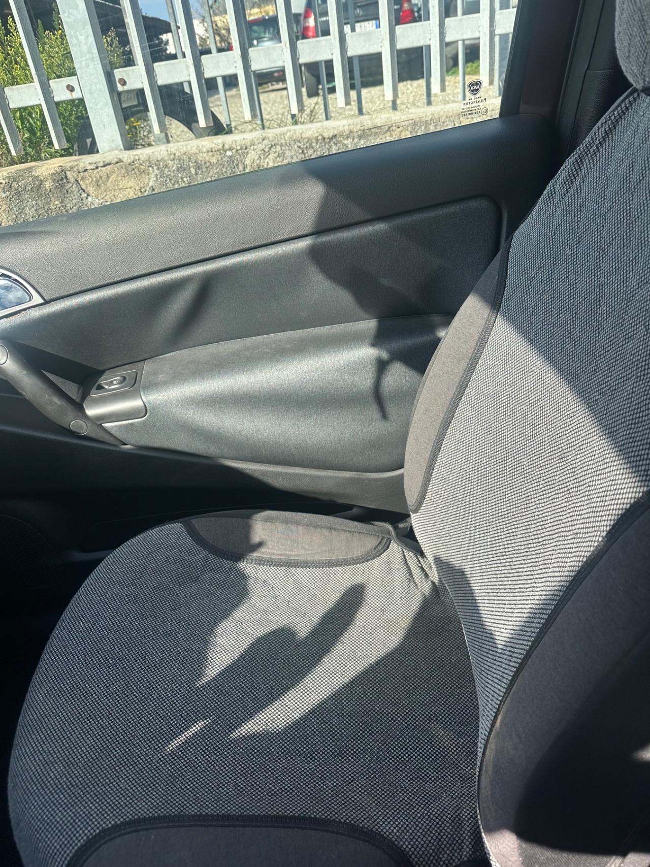 Lancia Ypsilon 1.3 MJT 75 CV Platino