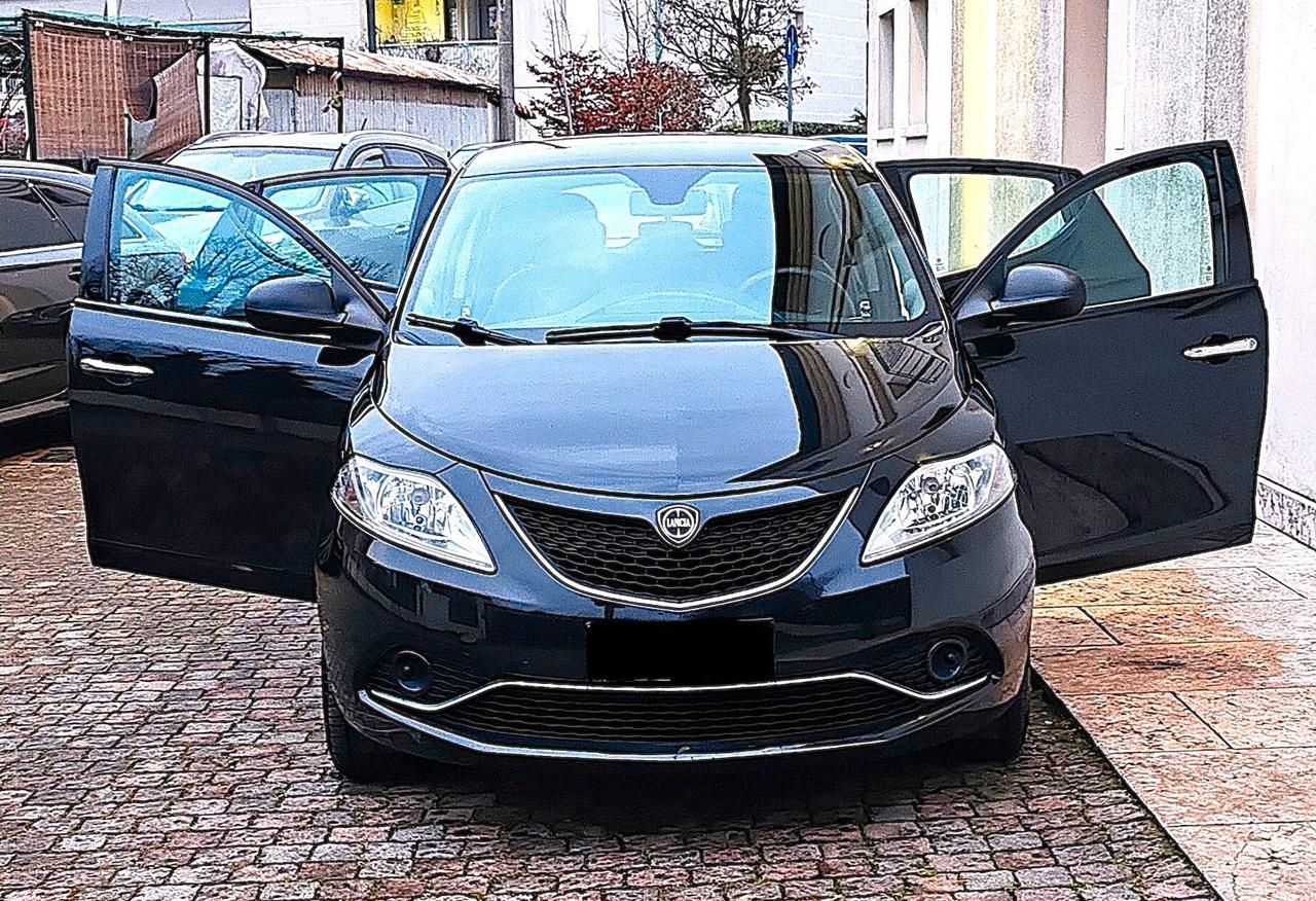 Lancia Ypsilon 1.2 69 CV 5 porte GPL Ecochic Silver