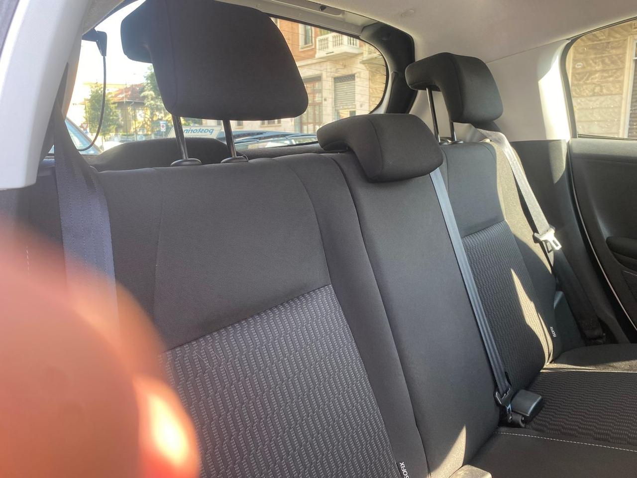 Peugeot 208 life #11893