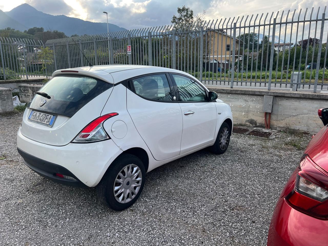 Lancia Ypsilon 0.9 TwinAir 85 CV 5 porte Metano Ecochic Gold