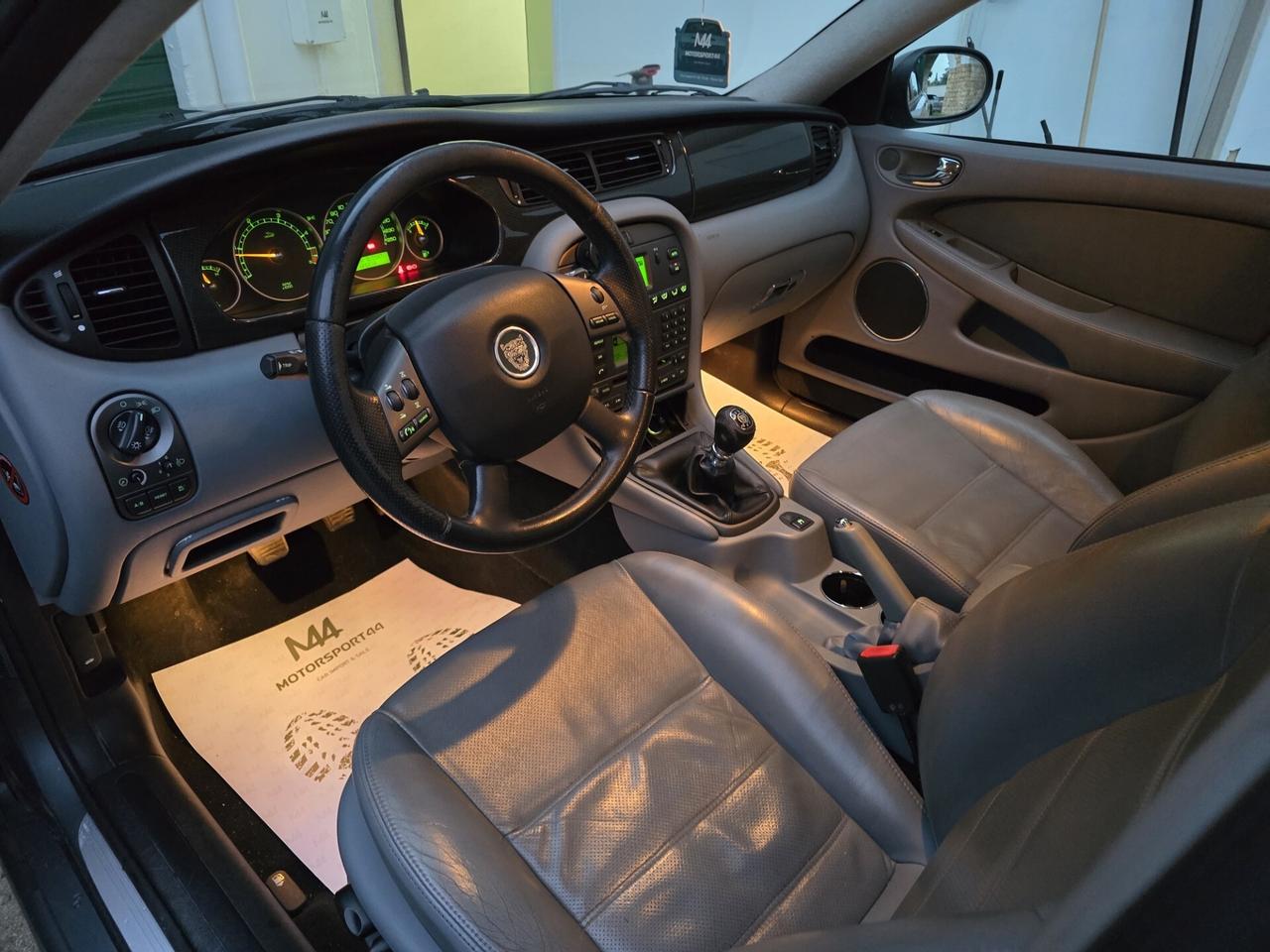 Jaguar X-Type 2.2D cat Executive