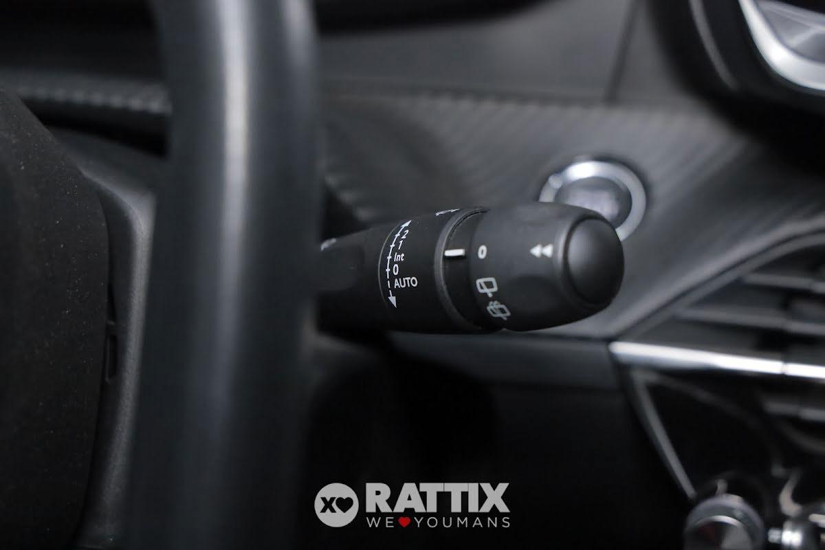 Peugeot e-2008 motore elettrico 100kW Allure Pack