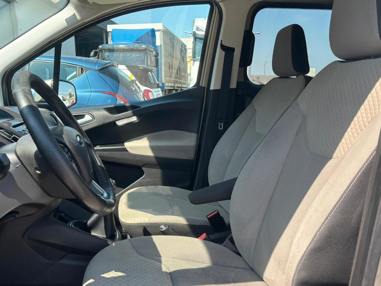 Ford Tourneo Courier 1.5 TDCI 95 CV Titanium