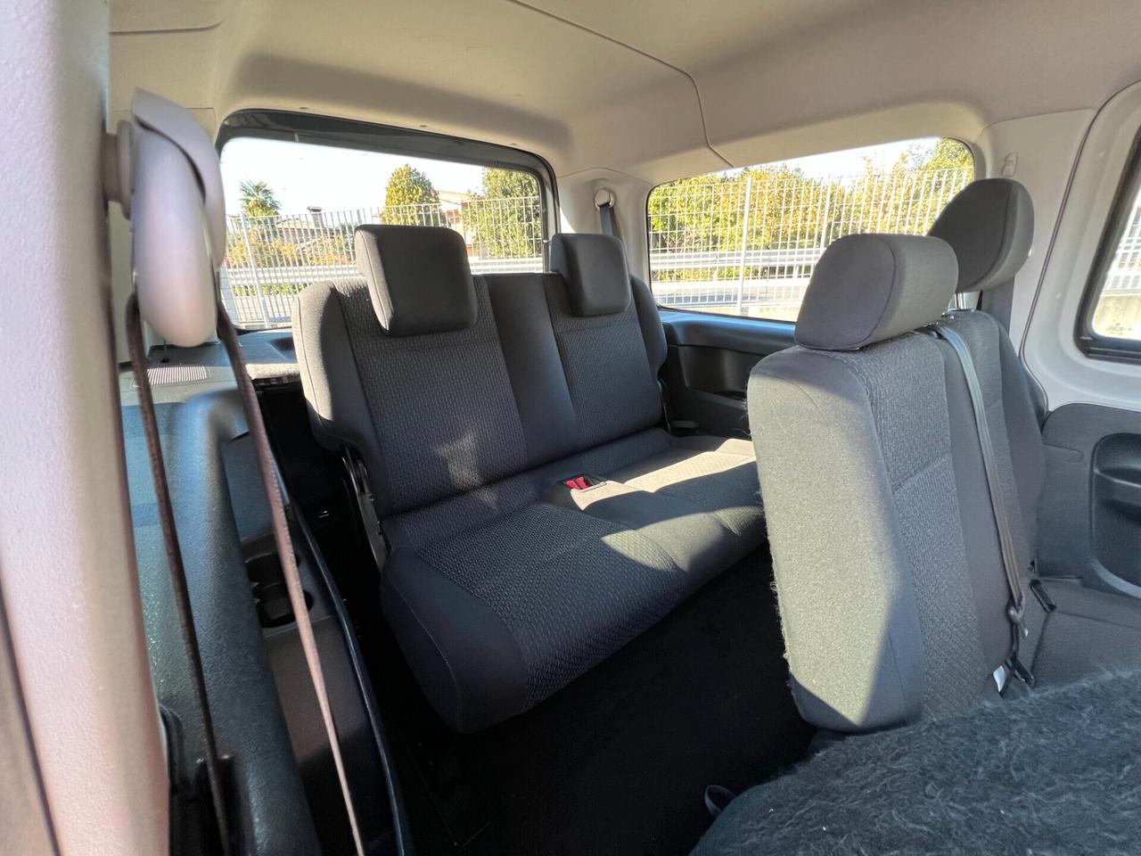 Volkswagen Caddy 2.0 TDI 102 CV DSG Plus Maxi 7 posti