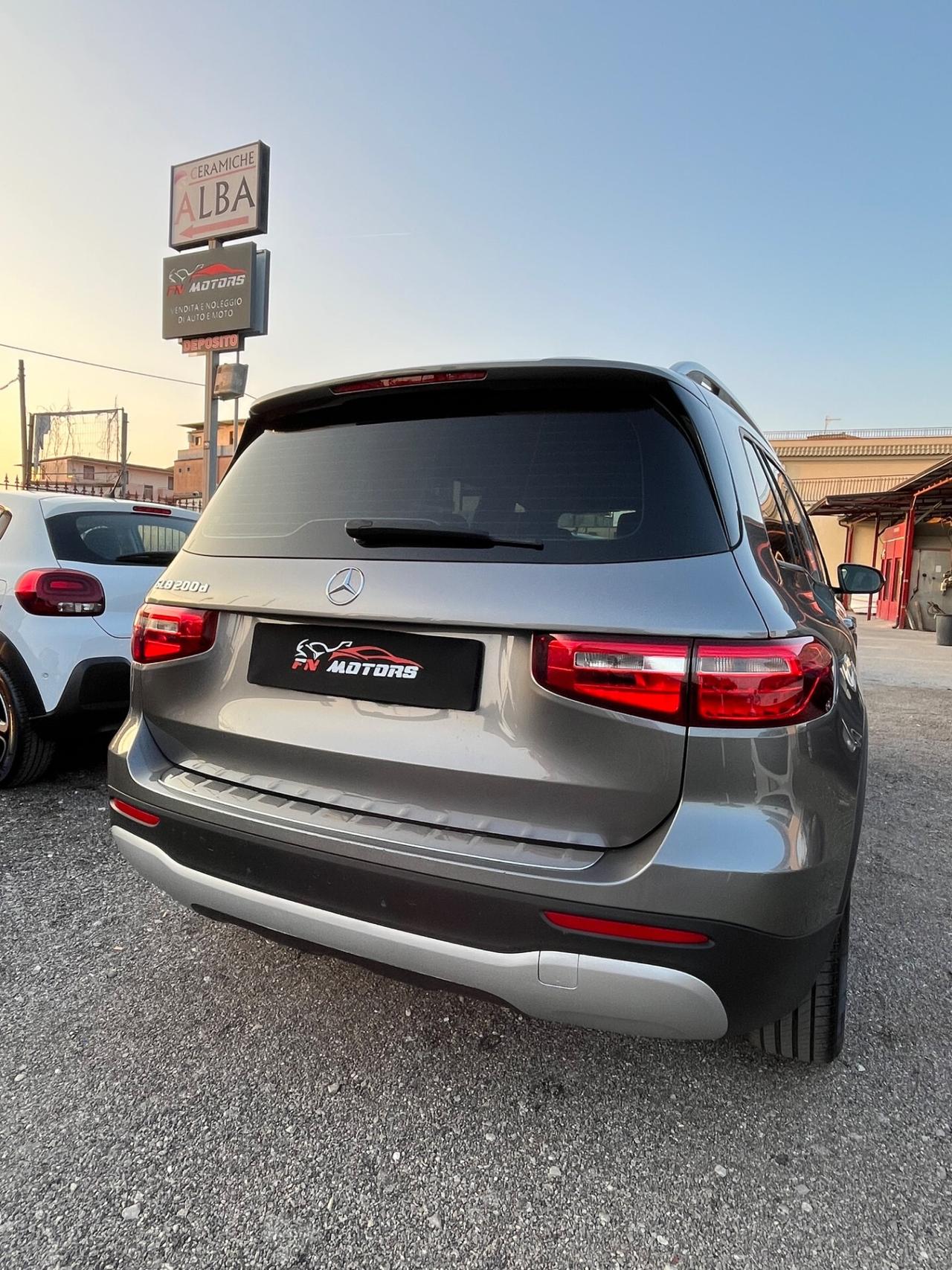 Mercedes-benz GLB 200