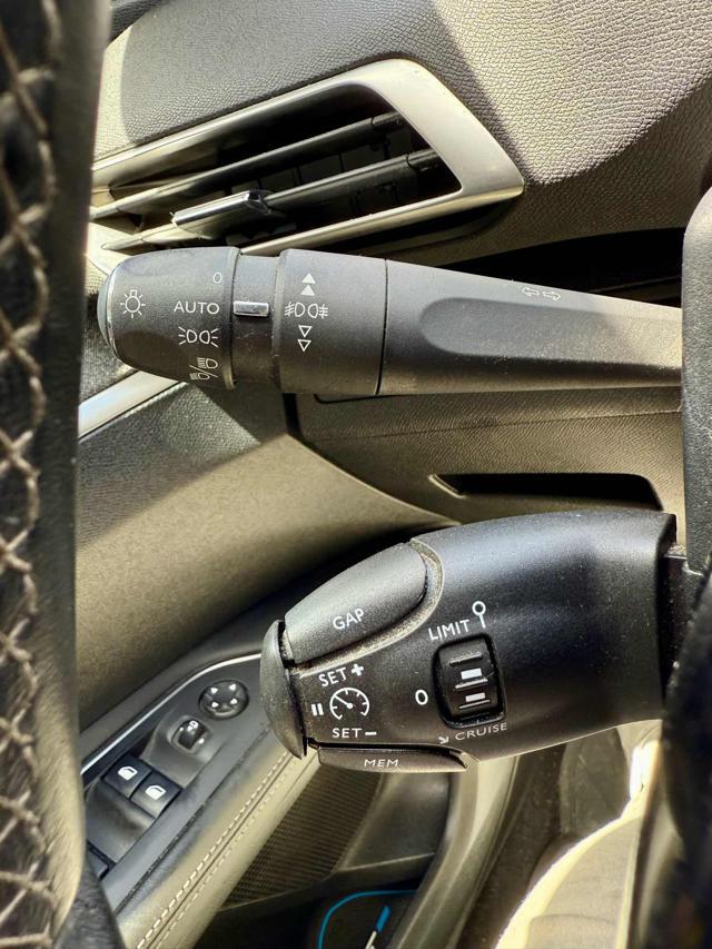 PEUGEOT 3008 BlueHDi 130 S&S Allure