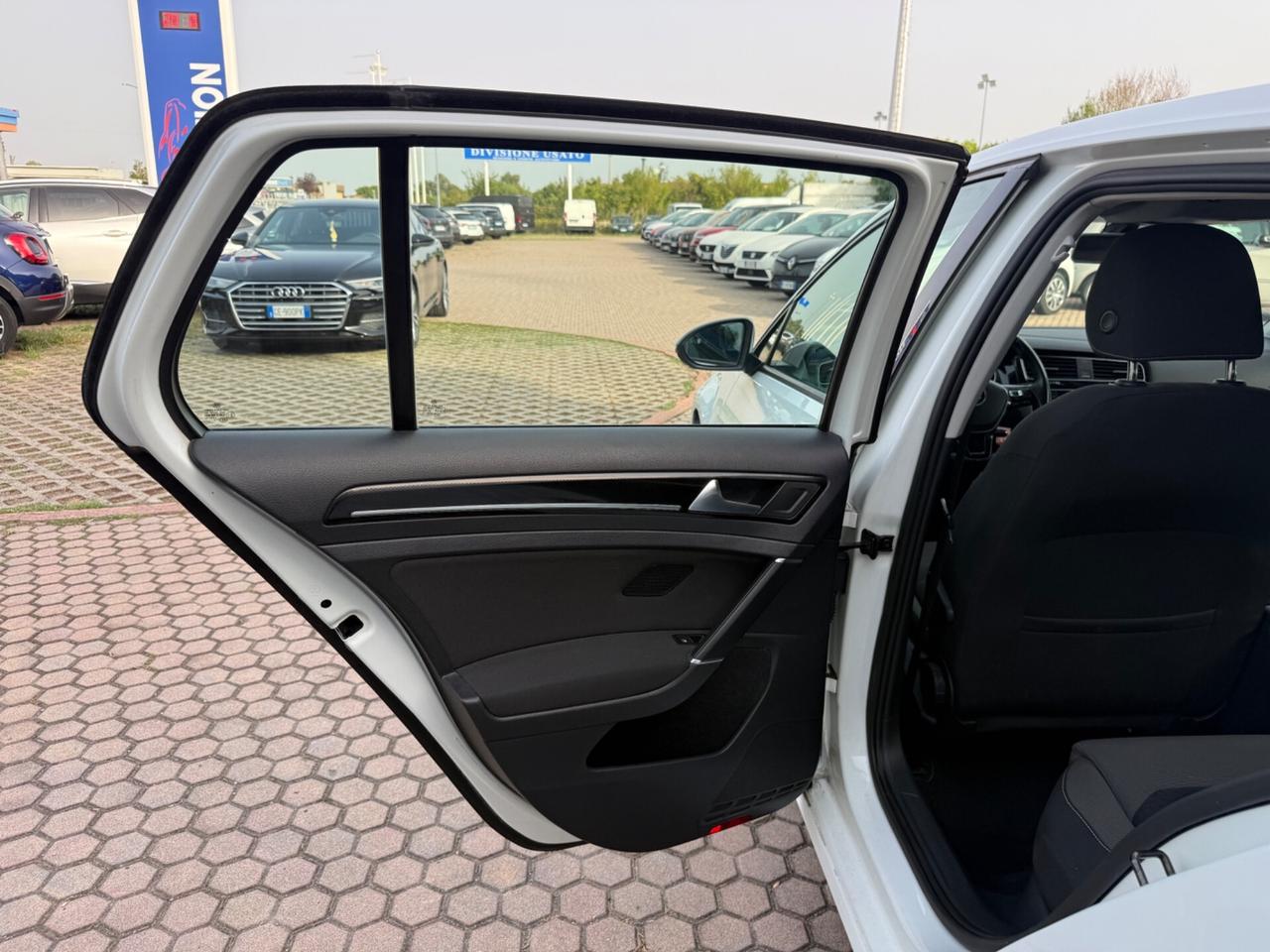Volkswagen Golf Business 1.6 TDI 5p. Highline