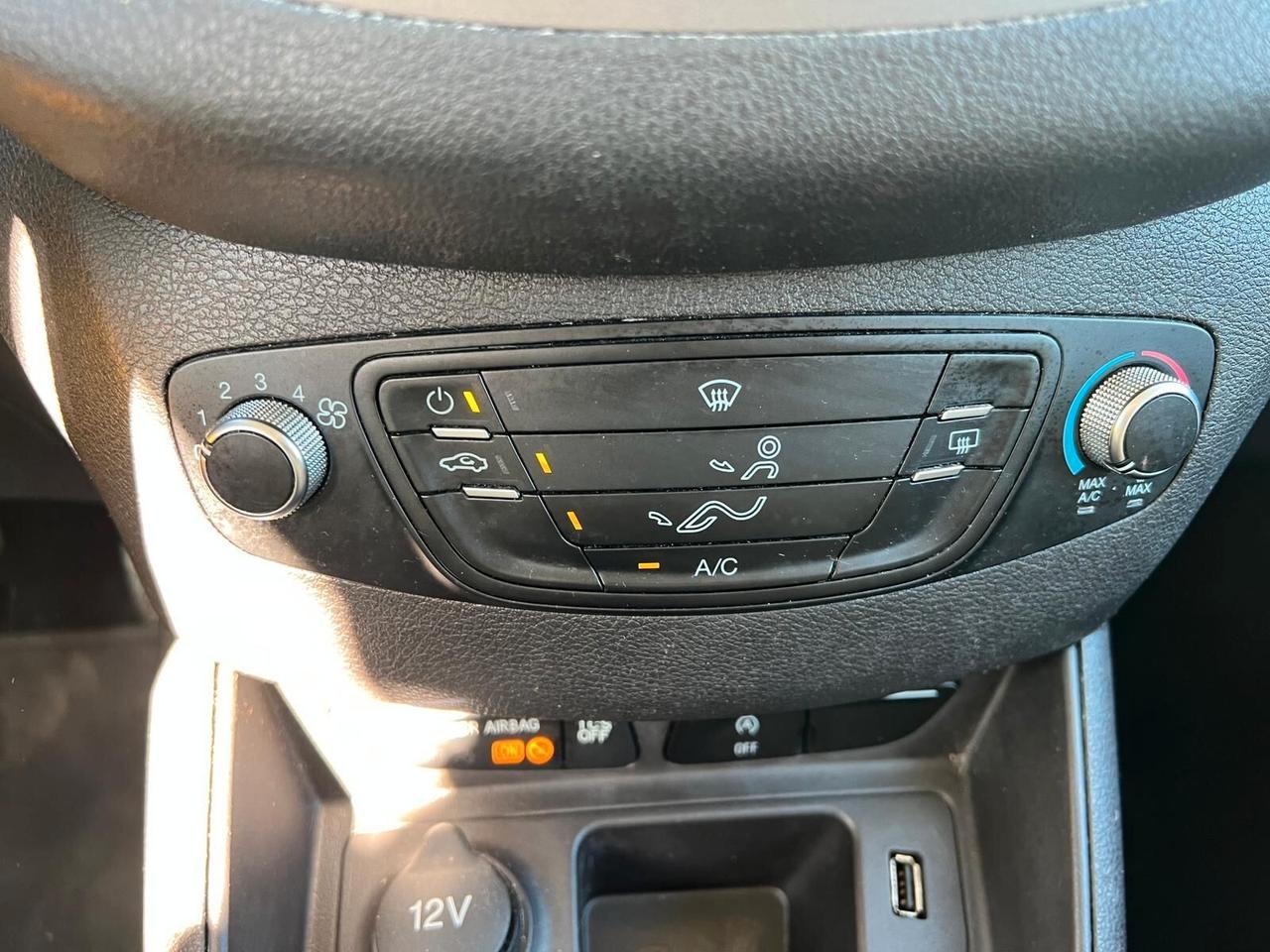 Ford Tourneo Courier 1.5 TDCI 75 CV S&S Plus