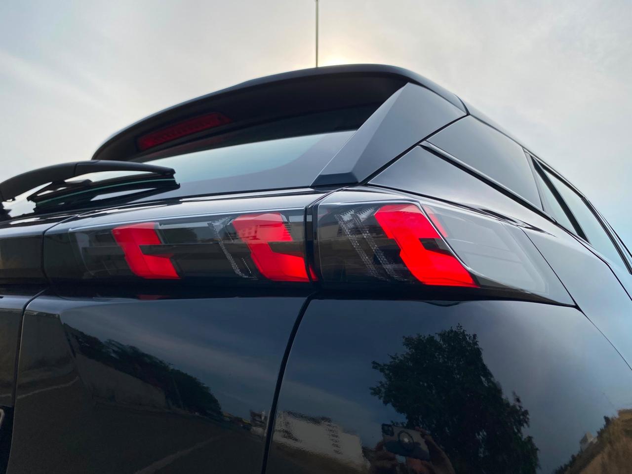 Peugeot 2008 BlueHDi 100 S&S Allure Total Black