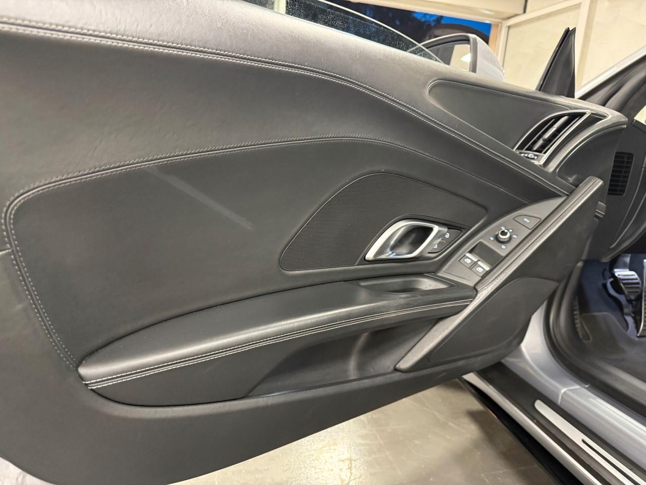 Audi R8 Spyder V10 RWD S tronic