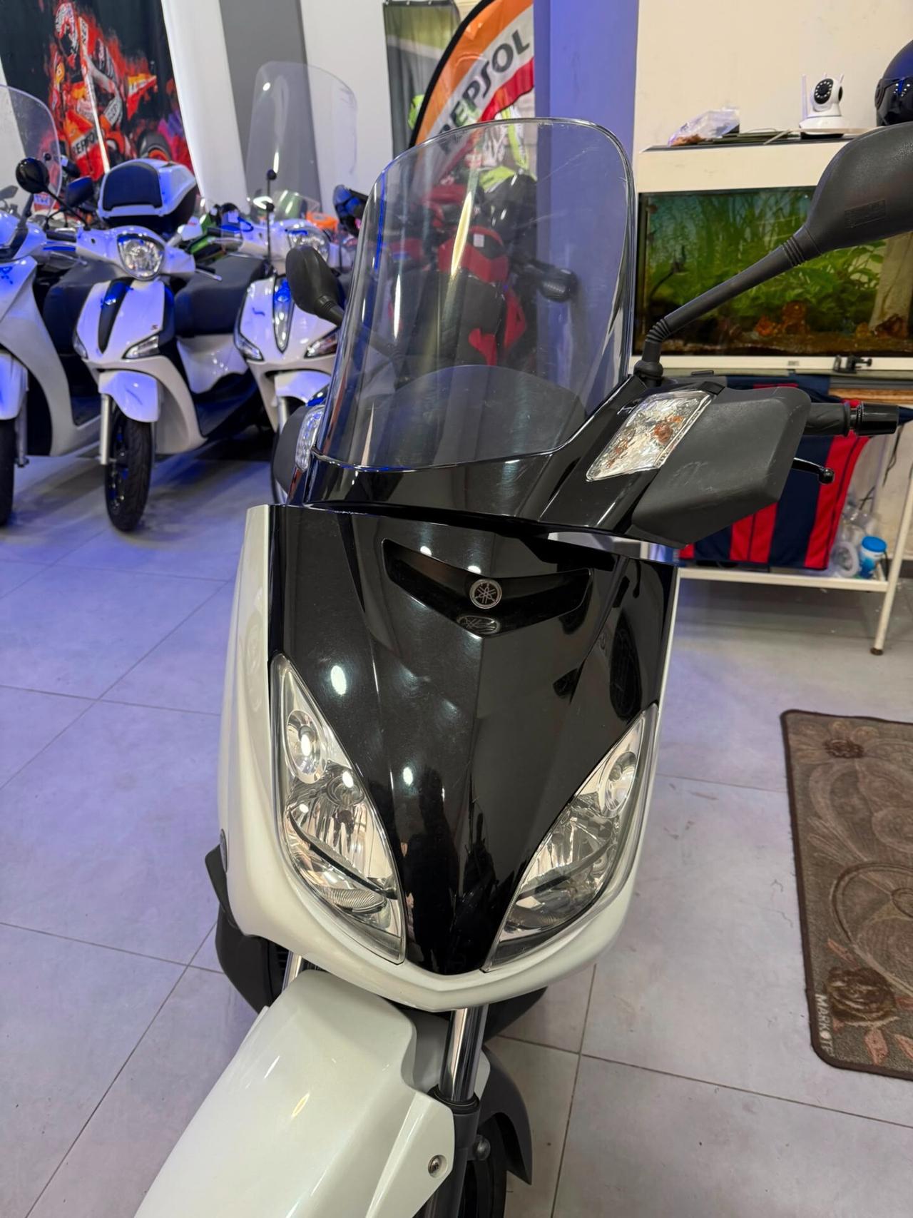 Yamaha X-Max 250