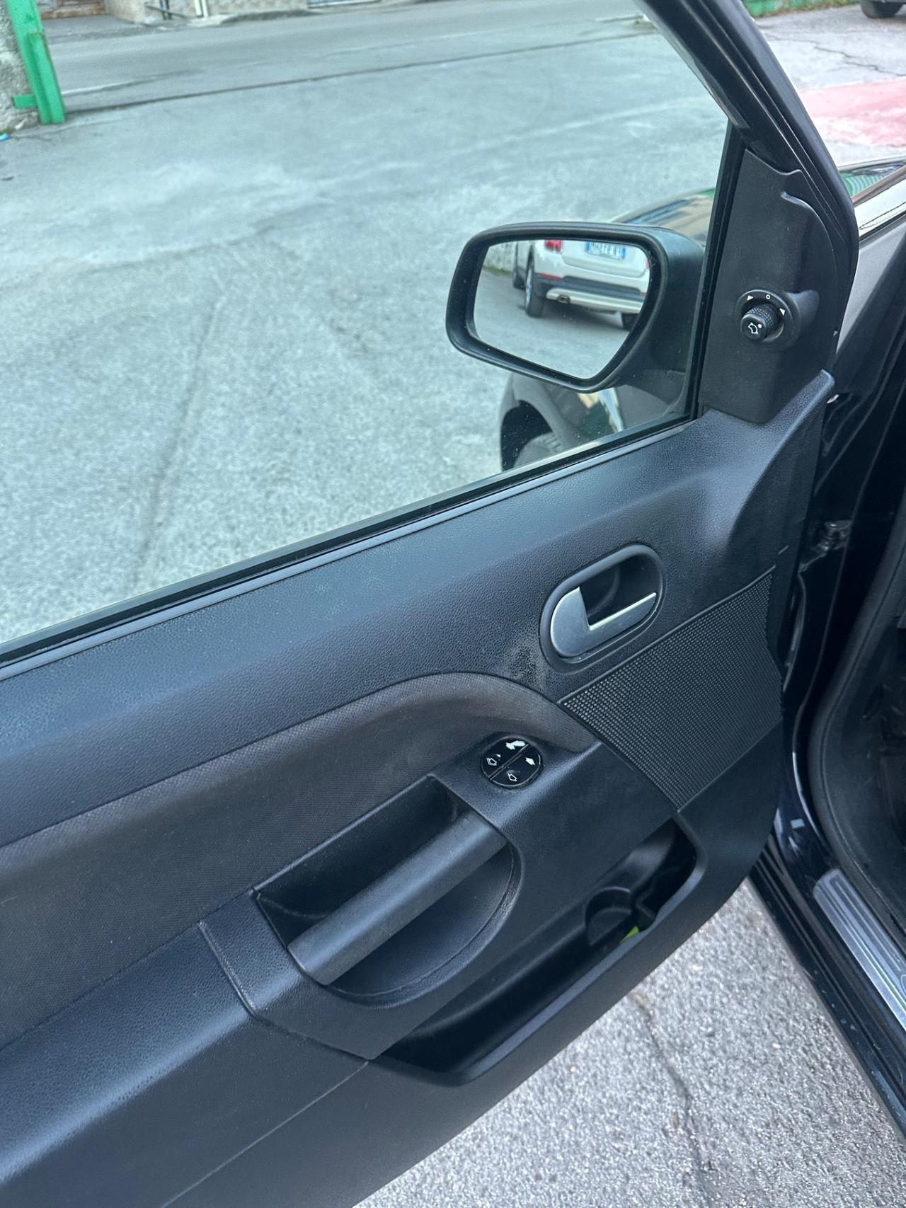 Ford Fiesta 1.4 TDCi 5p. Ghia