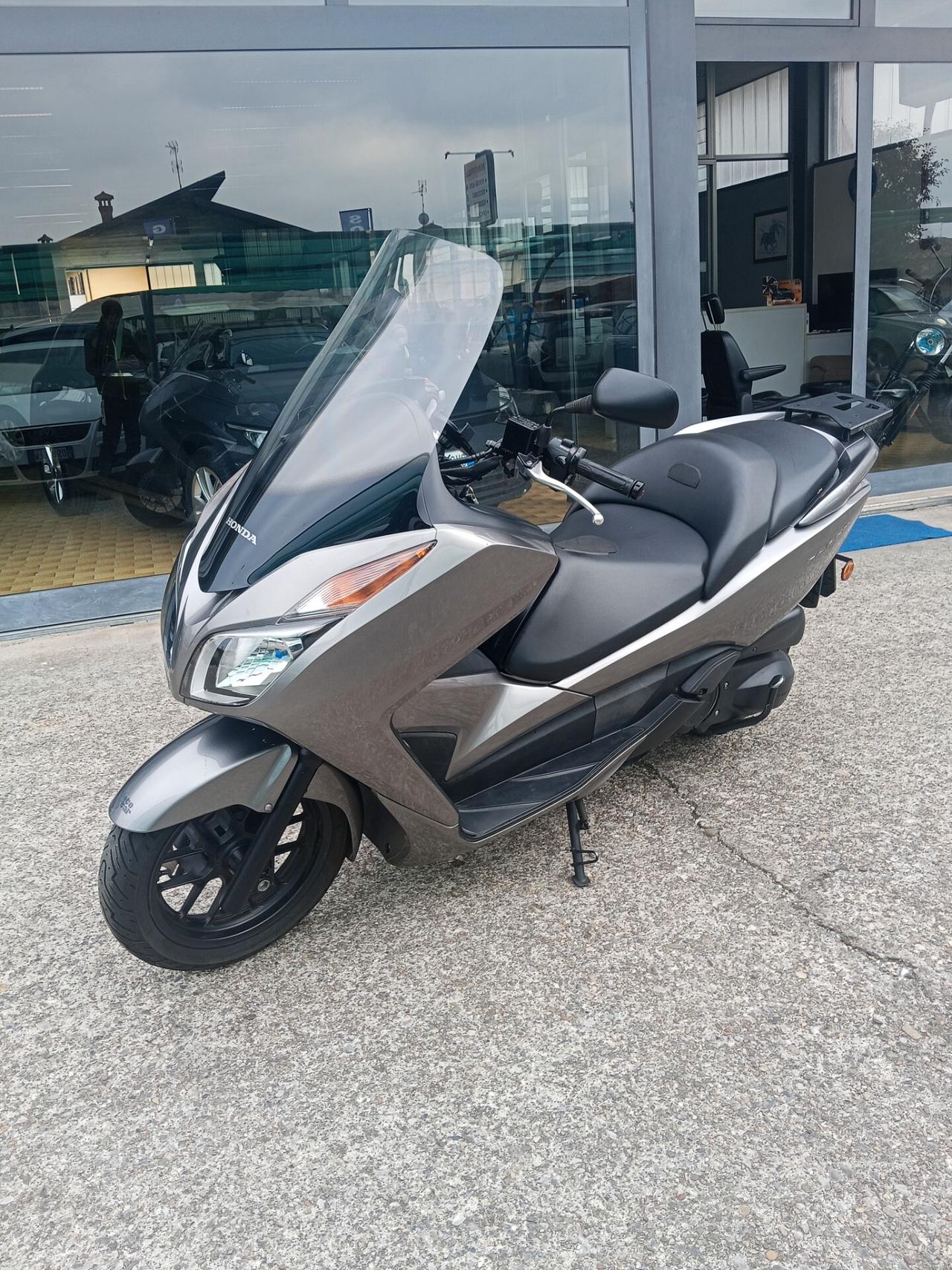 Honda Forza 300
