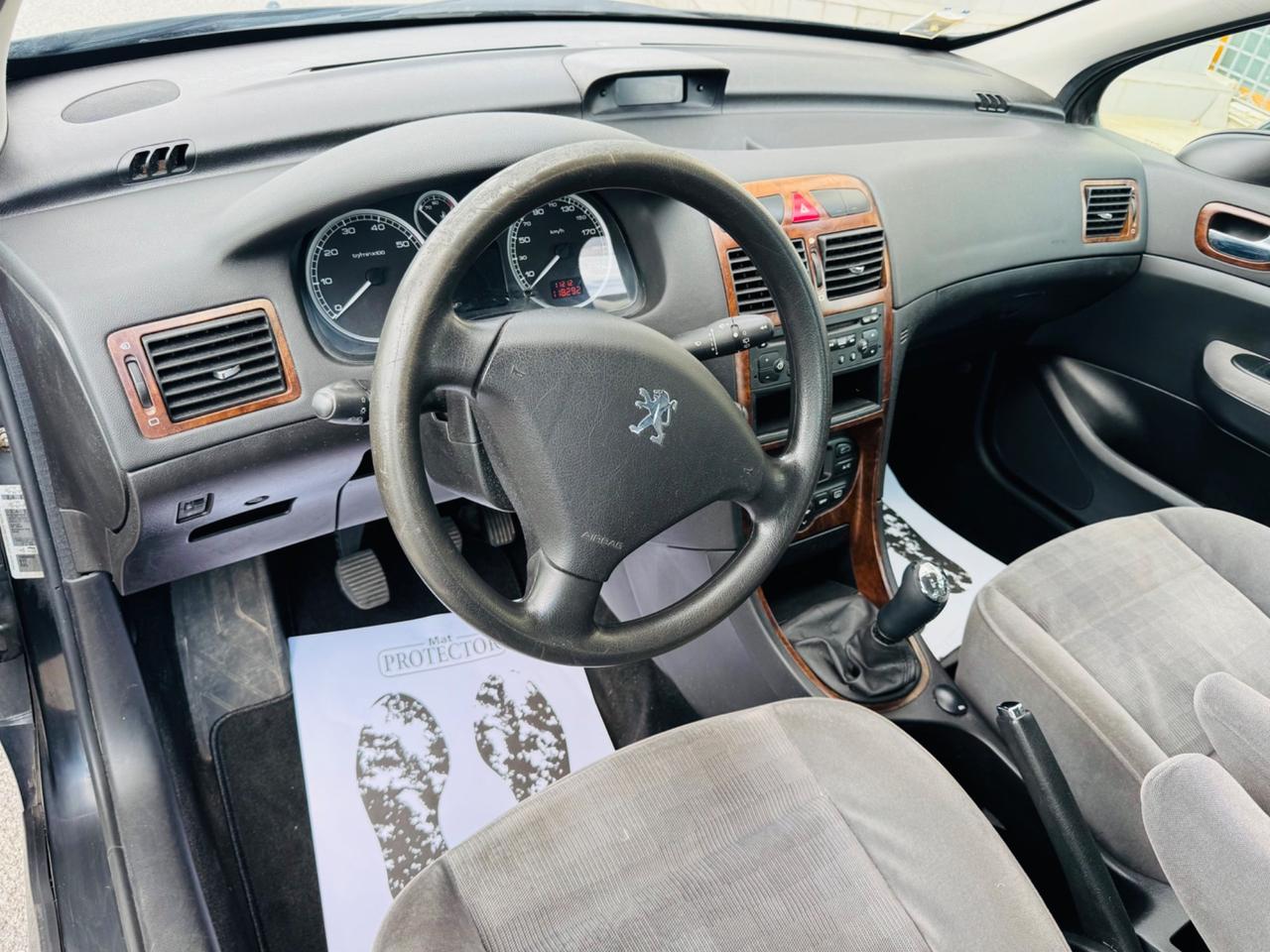 Peugeot 307 1.4 benzina 2005 110.000km neo patentati