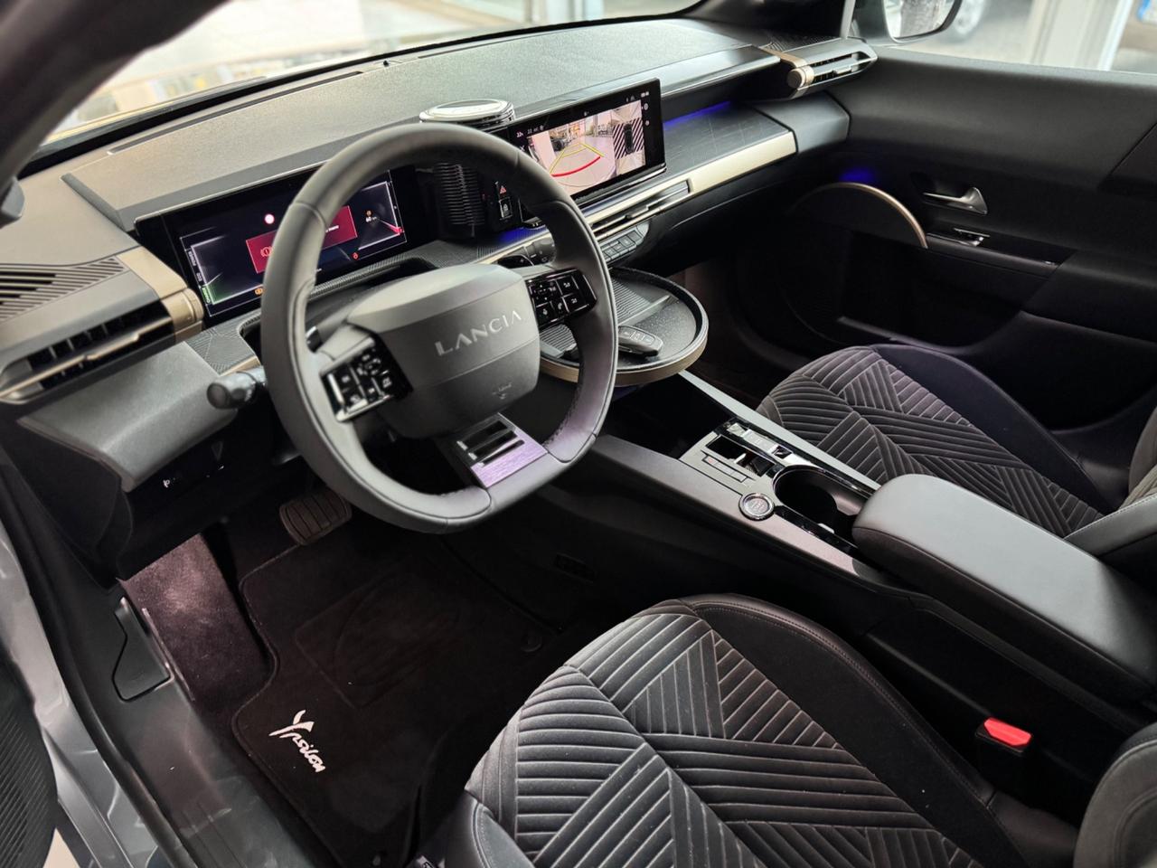 Lancia Ypsilon Hybrid e-DCT Edizione Cassina