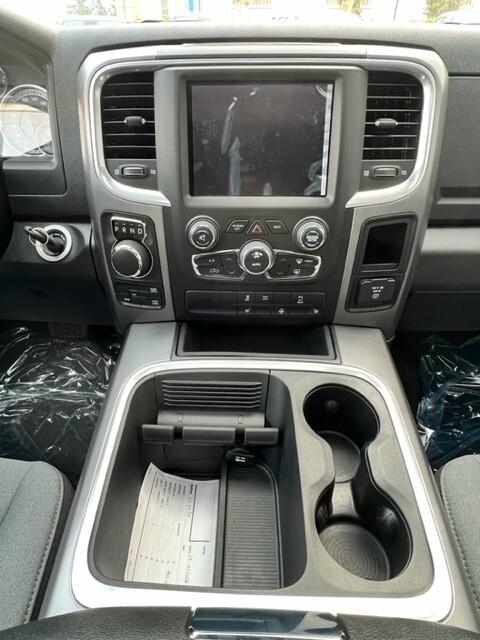 Dodge RAM 1500 DS Crew cab 5.7L V8 SLT 2024