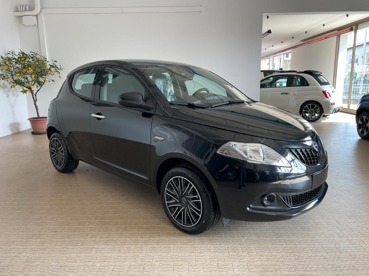 Lancia Ypsilon 1.0 FireFly 5 porte S&S Hybrid Oro