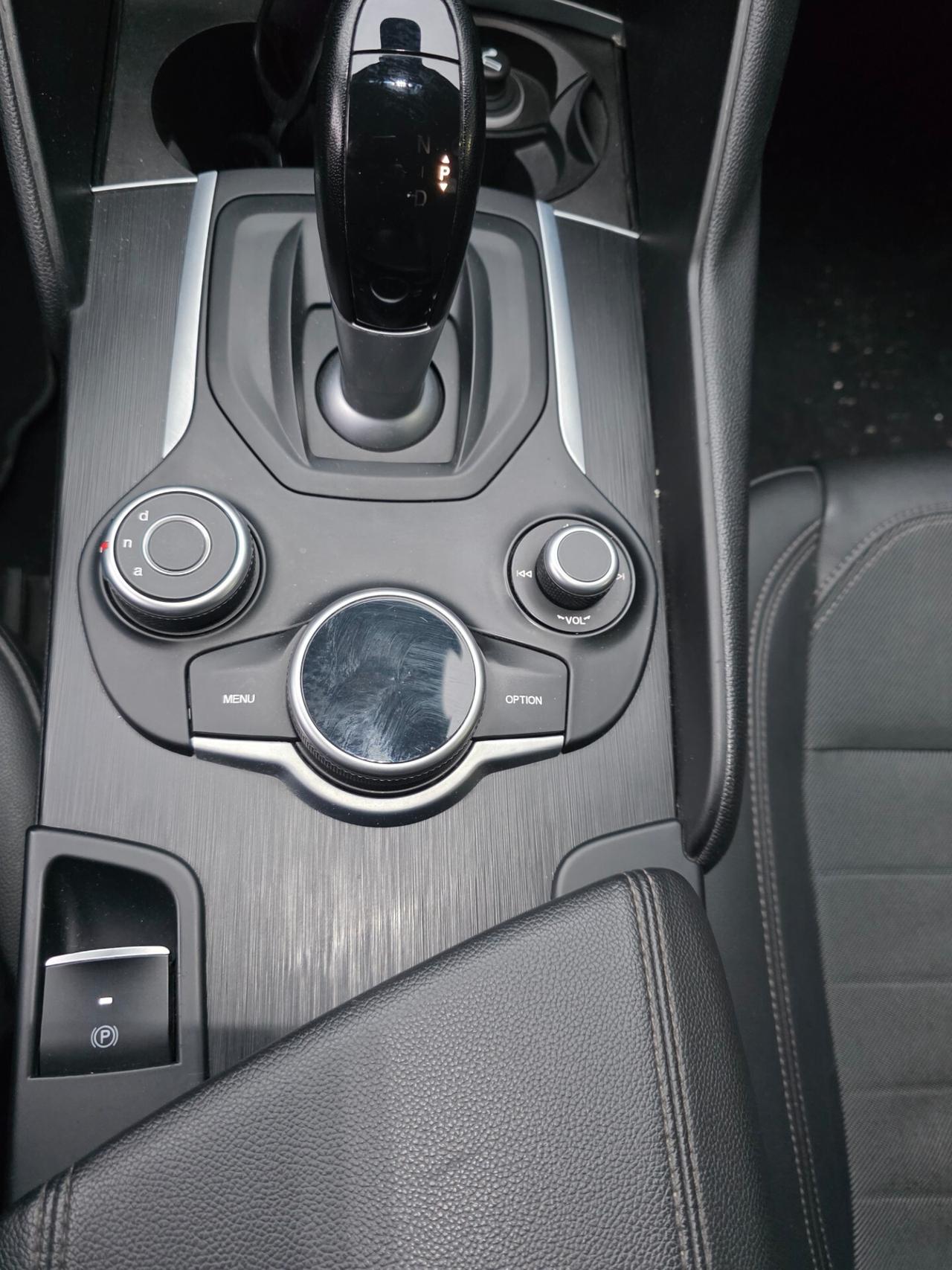 Alfa Romeo Giulia 2.2 Turbodiesel 180 CV Business Sport