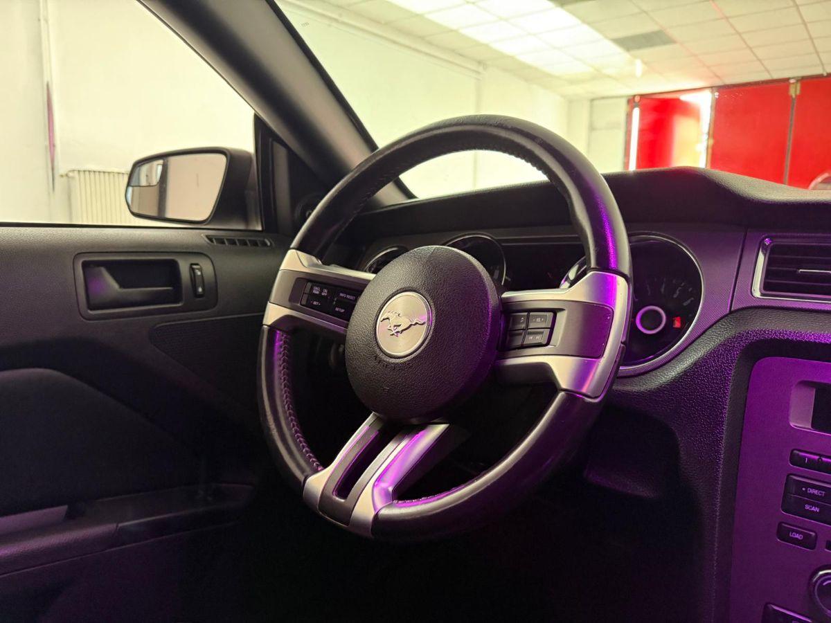 FORD - Mustang - V6 Premium Coupé