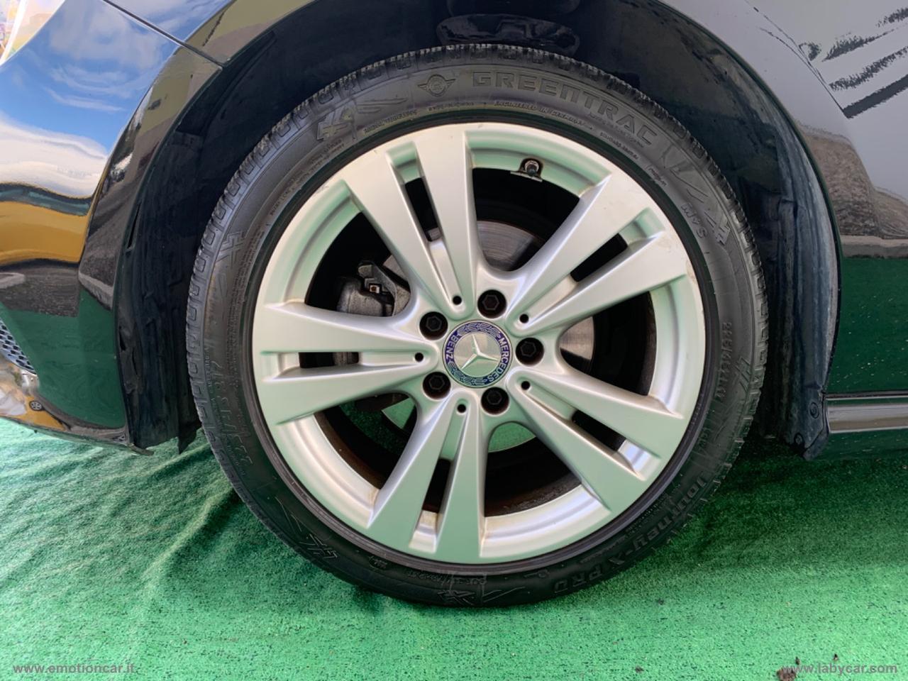 MERCEDES-BENZ A 160 d Premium - 2017