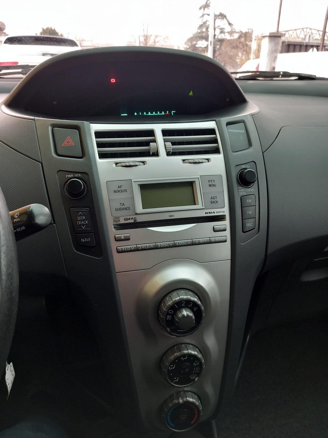 Toyota Yaris 1.0 5 porte