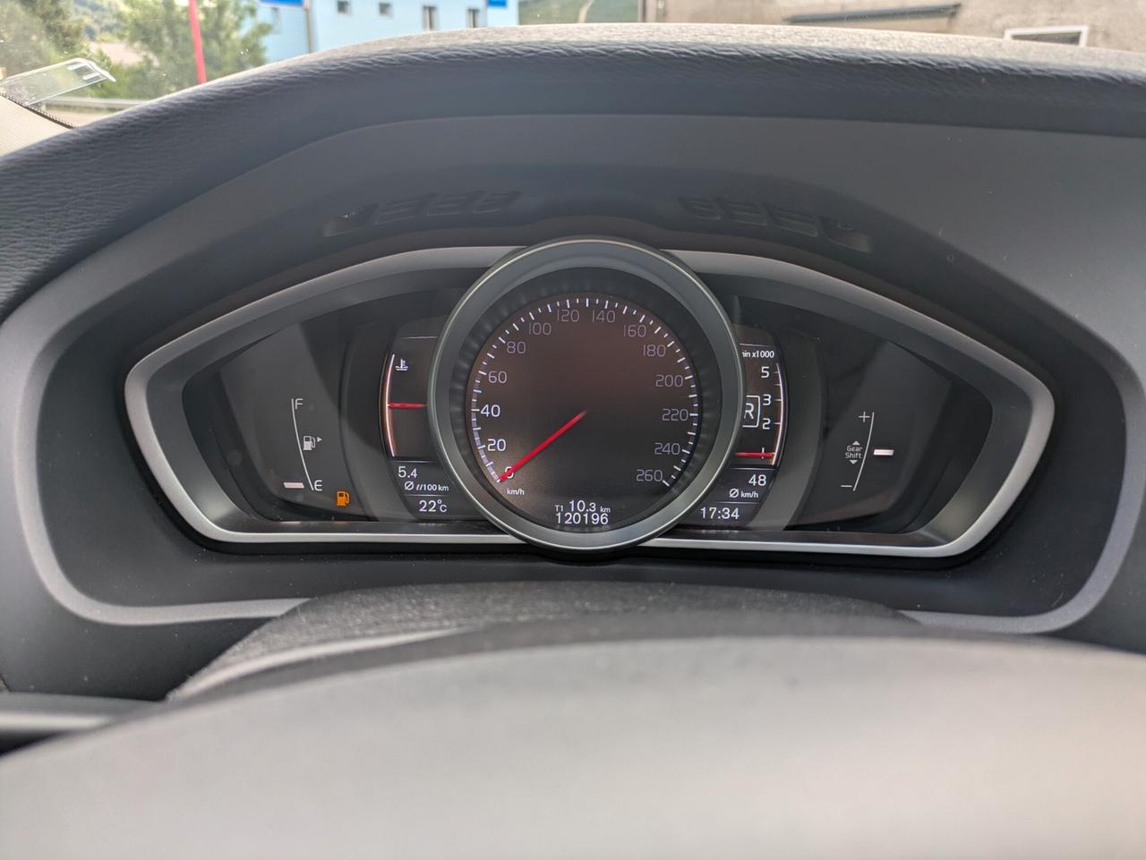 VOLVO V40 CROSS COUNTRY D2 MOMENTUM