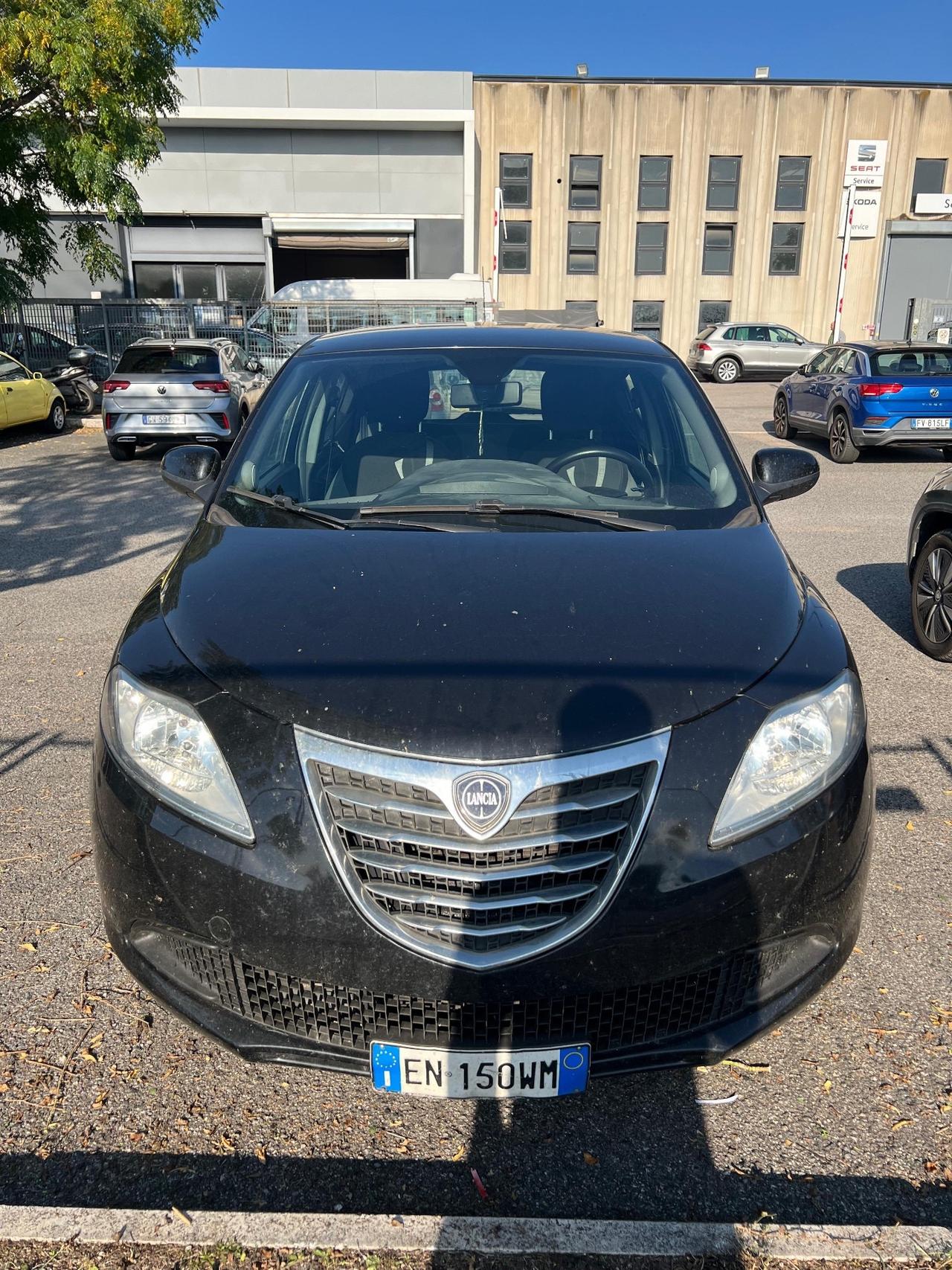 Lancia Ypsilon 0.9 TwinAir 85 CV 5 porte Metano Ecochic Silver