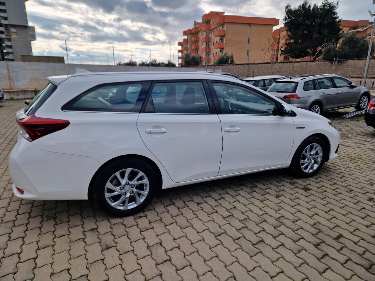 Toyota Auris Touring Sports 1.8 Hybrid Business