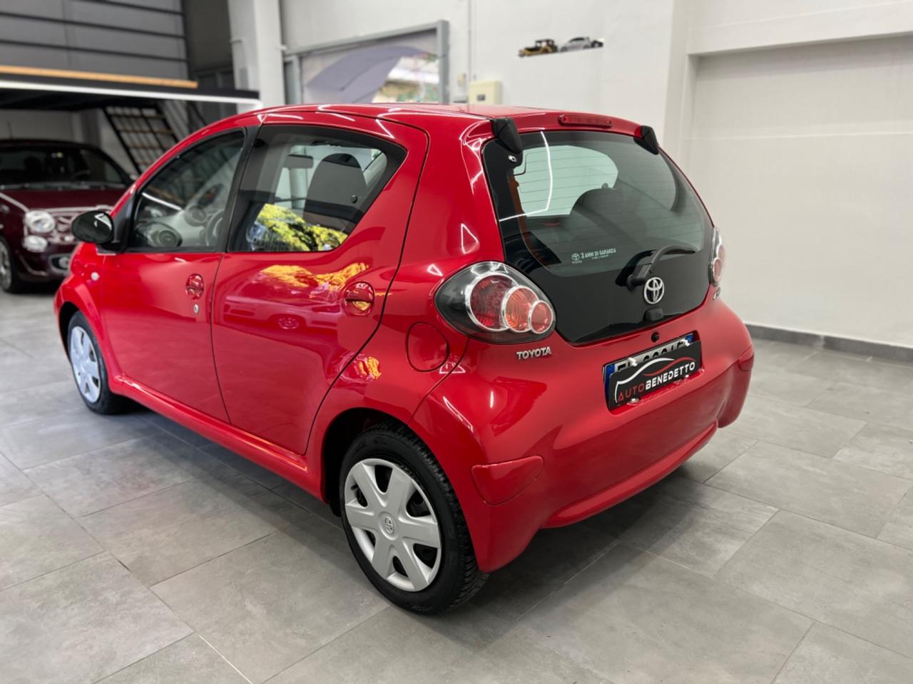 Toyota Aygo 1.0 12V VVT-i 5 porte MMT 2012