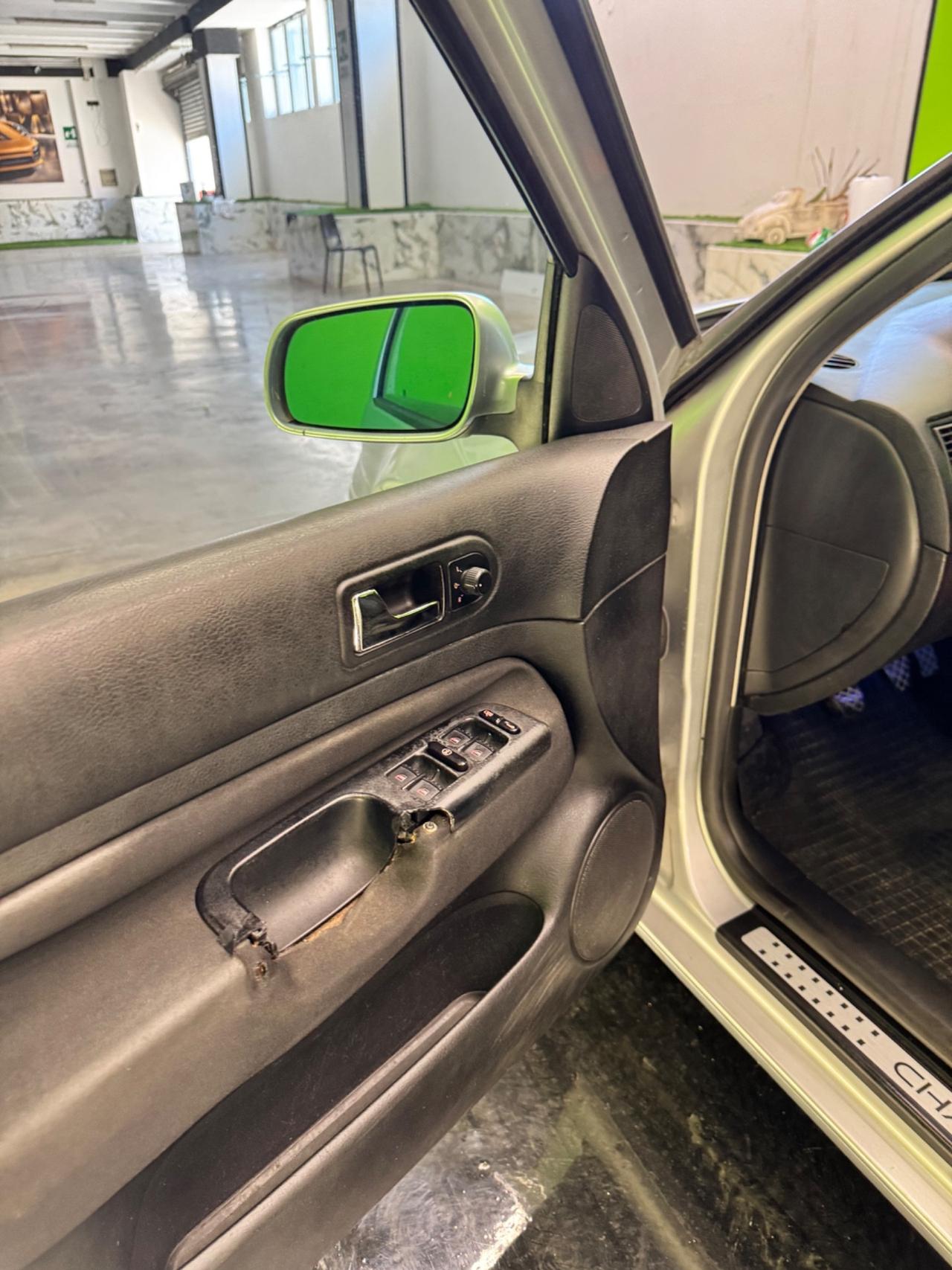 Volkswagen Golf 1.9 TDI/101 CV cat Var. Comfortline