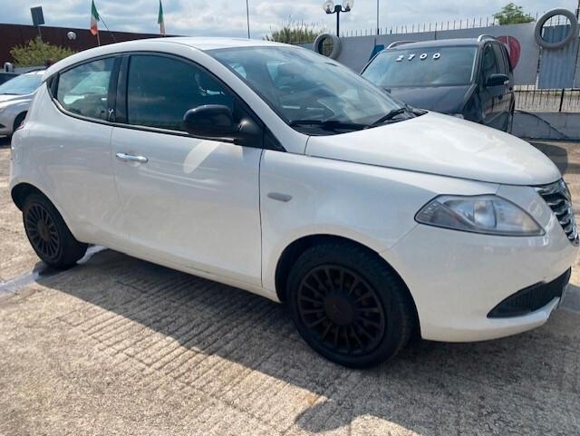 Lancia Ypsilon 1.3 MJT 16V 95 CV 5 porte S&S Silver