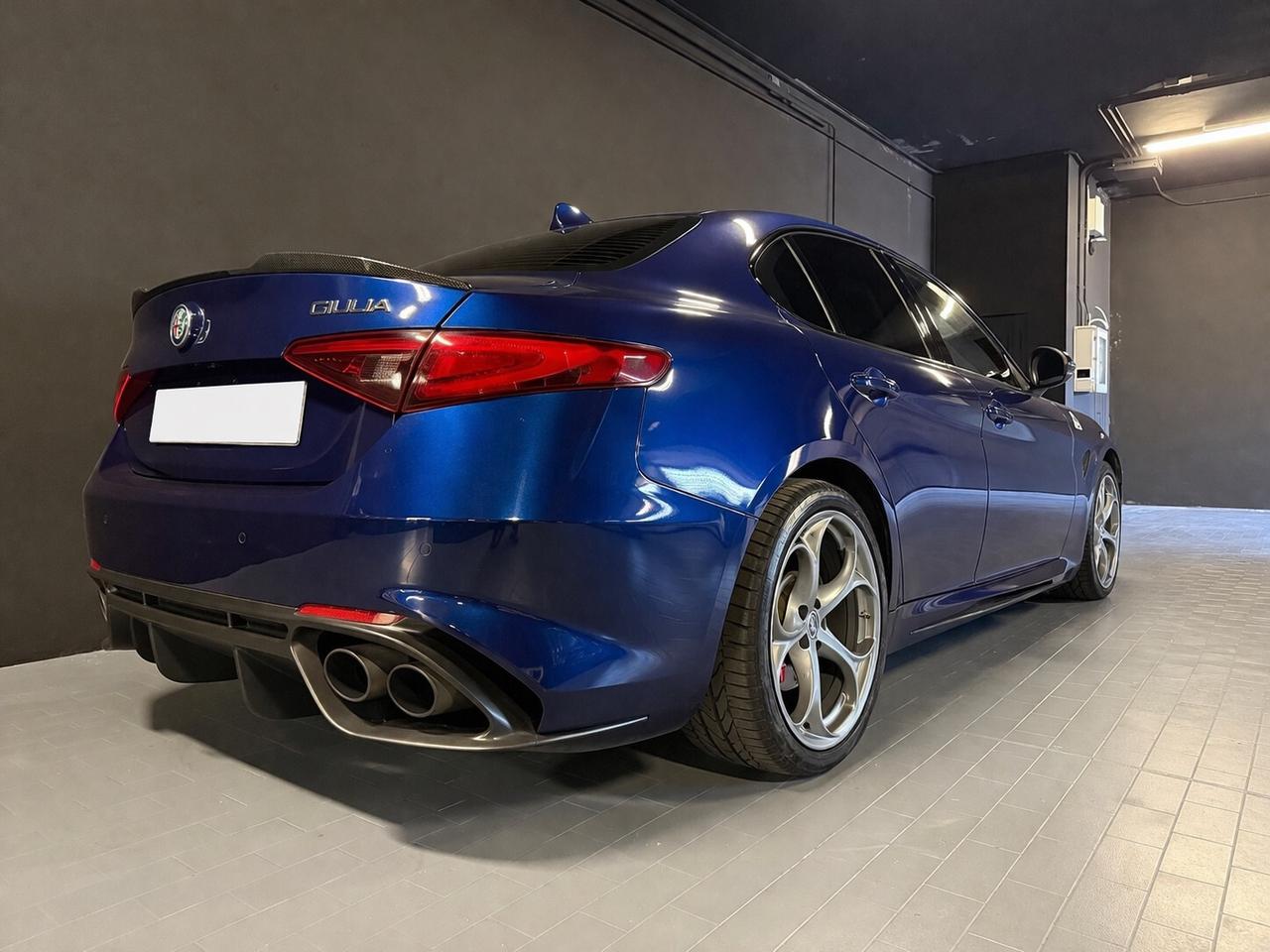Alfa Romeo Giulia 2.9 V6 Bi-Turbo AT8 Quadrifoglio