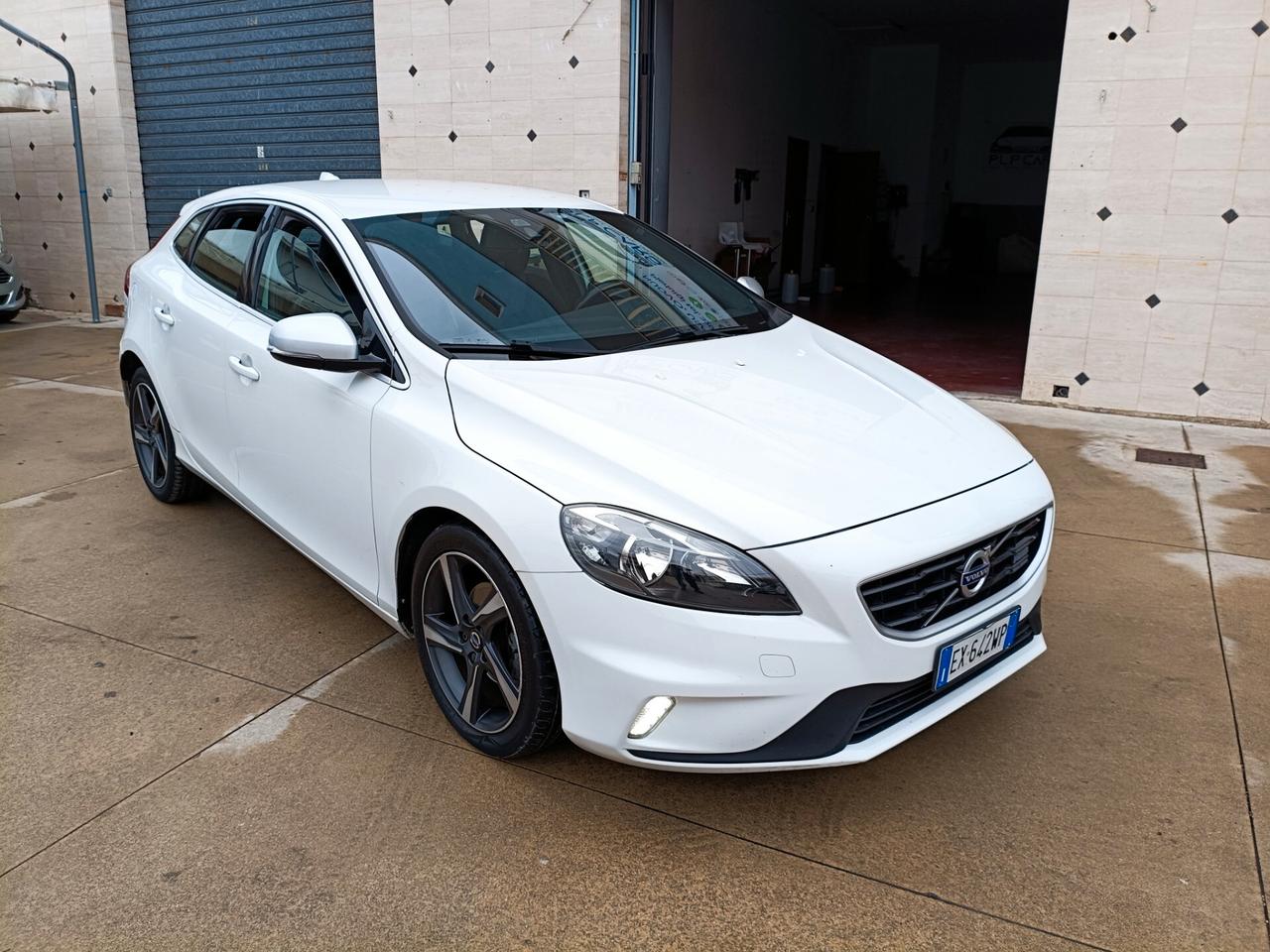 Volvo V40 D2 R-design Momentum