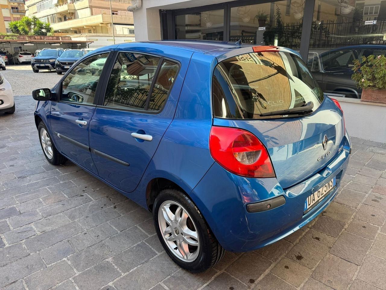 RENAULT Clio 1.2 16V 5 porte Luxe