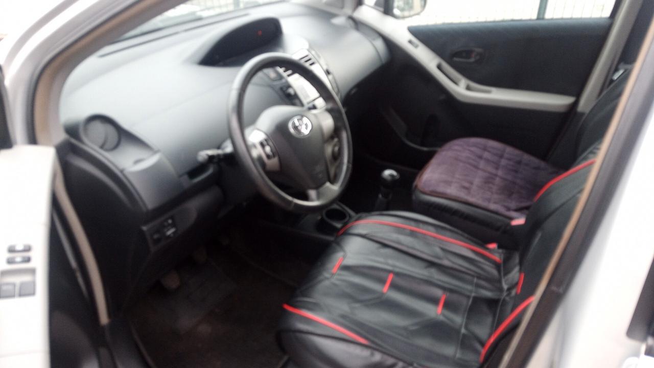 Toyota Yaris 1.0 5 porte Sol