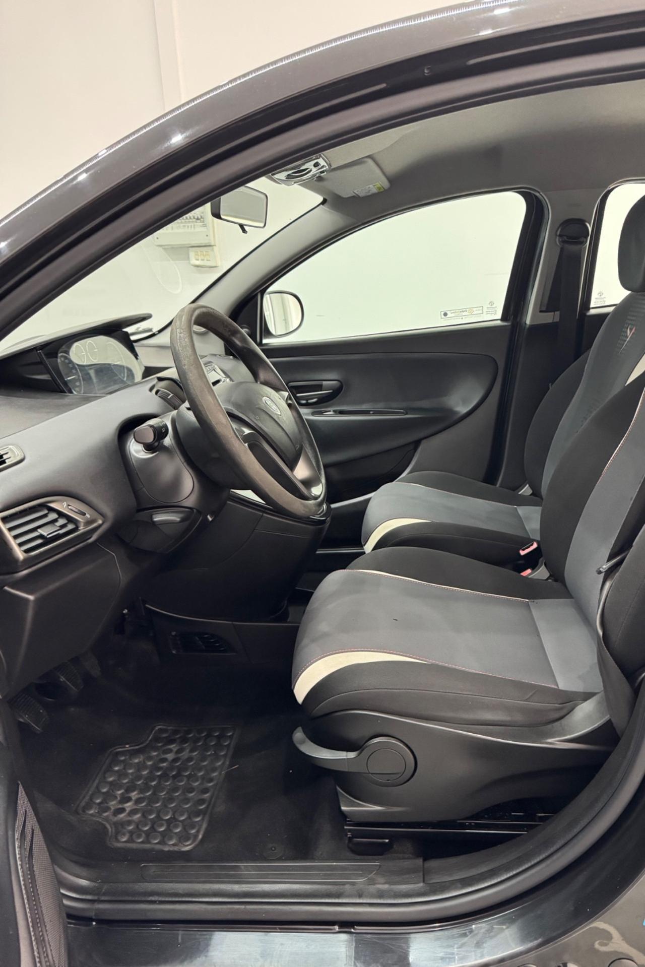 Lancia Ypsilon 1.2 69 CV 5 porte GPL Ecochic Gold
