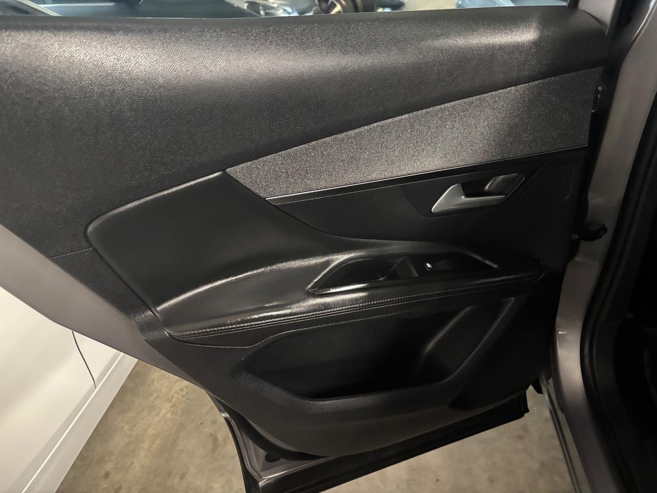 Peugeot 3008 1.2 BENZINA S&S Allure