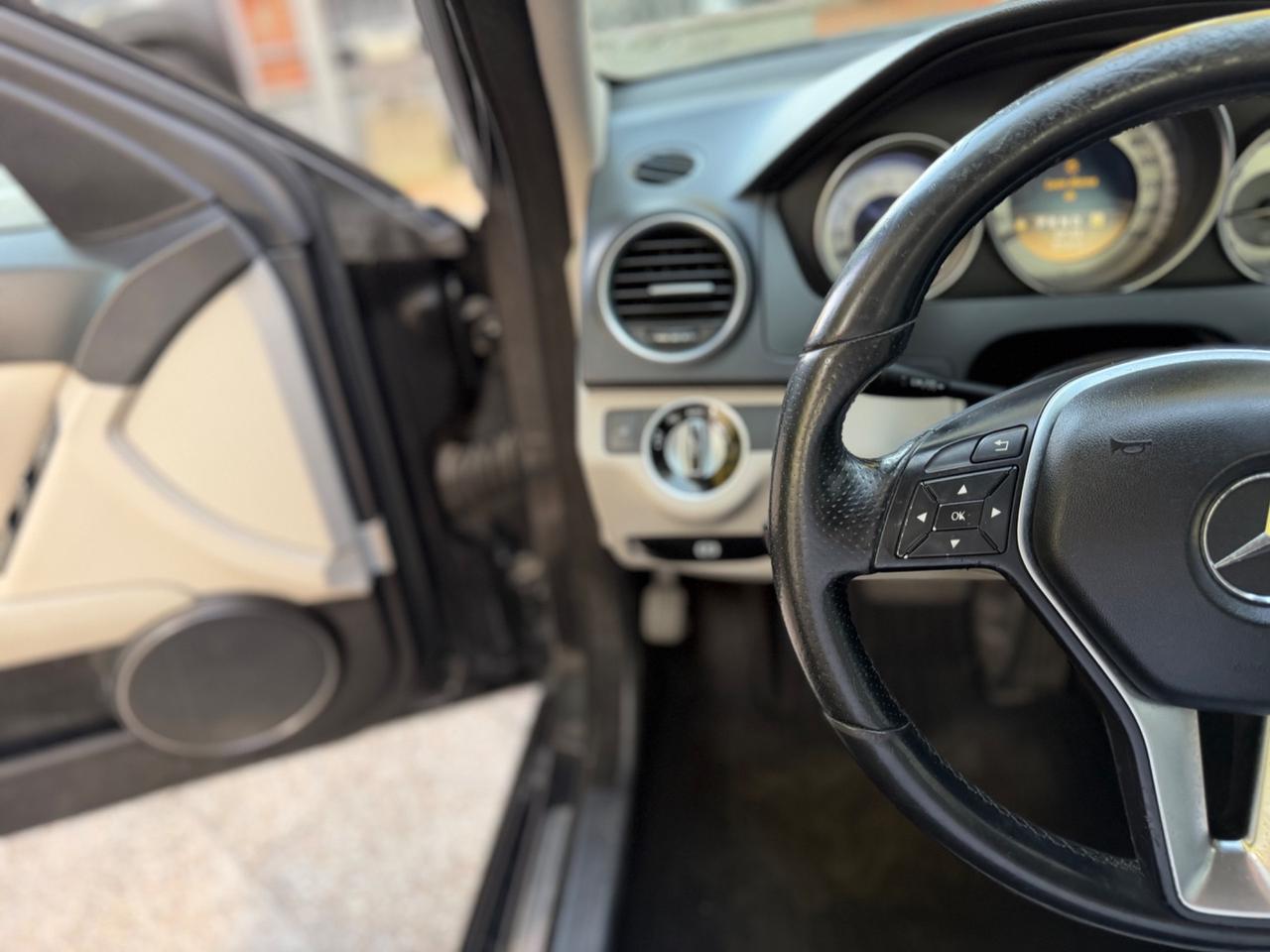 Mercedes-benz C 220 CDI BlueEFFICIENCY Avantgarde