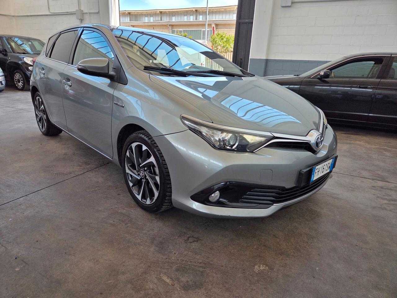 Toyota Auris 1.8 Hybrid Lounge
