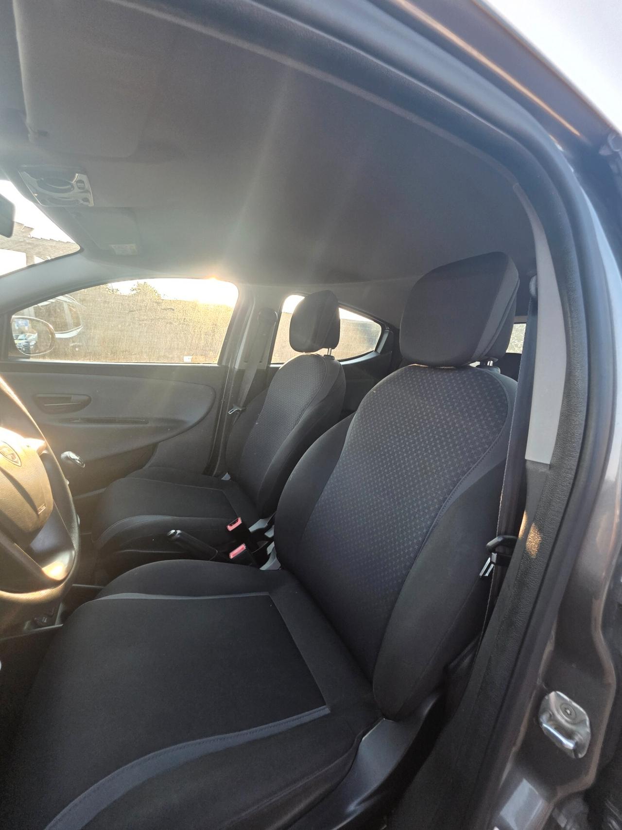 Lancia Ypsilon 1.2 69 CV 5 porte Silver