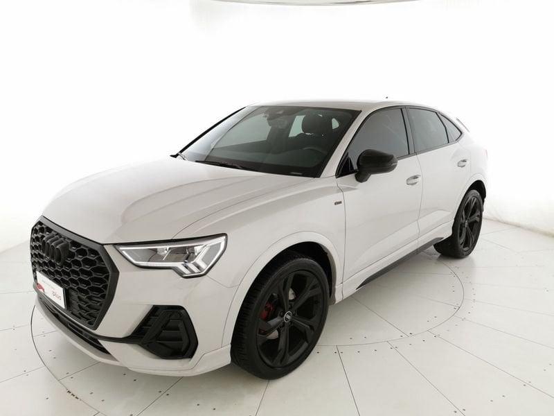 Audi Q3 Sportback 35 2.0 tdi Identity Black s-tronic