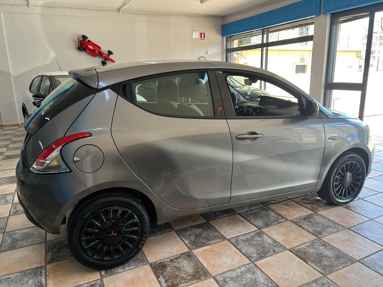 Lancia Ypsilon 1.2 69 CV 5 porte GPL Ecochic Elefantino