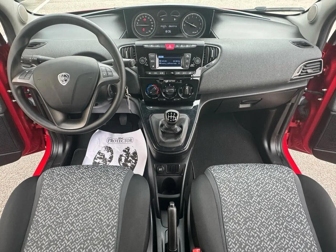 Lancia Ypsilon 1.0 FireFly 5 porte S&S Hybrid Ecochic Silver