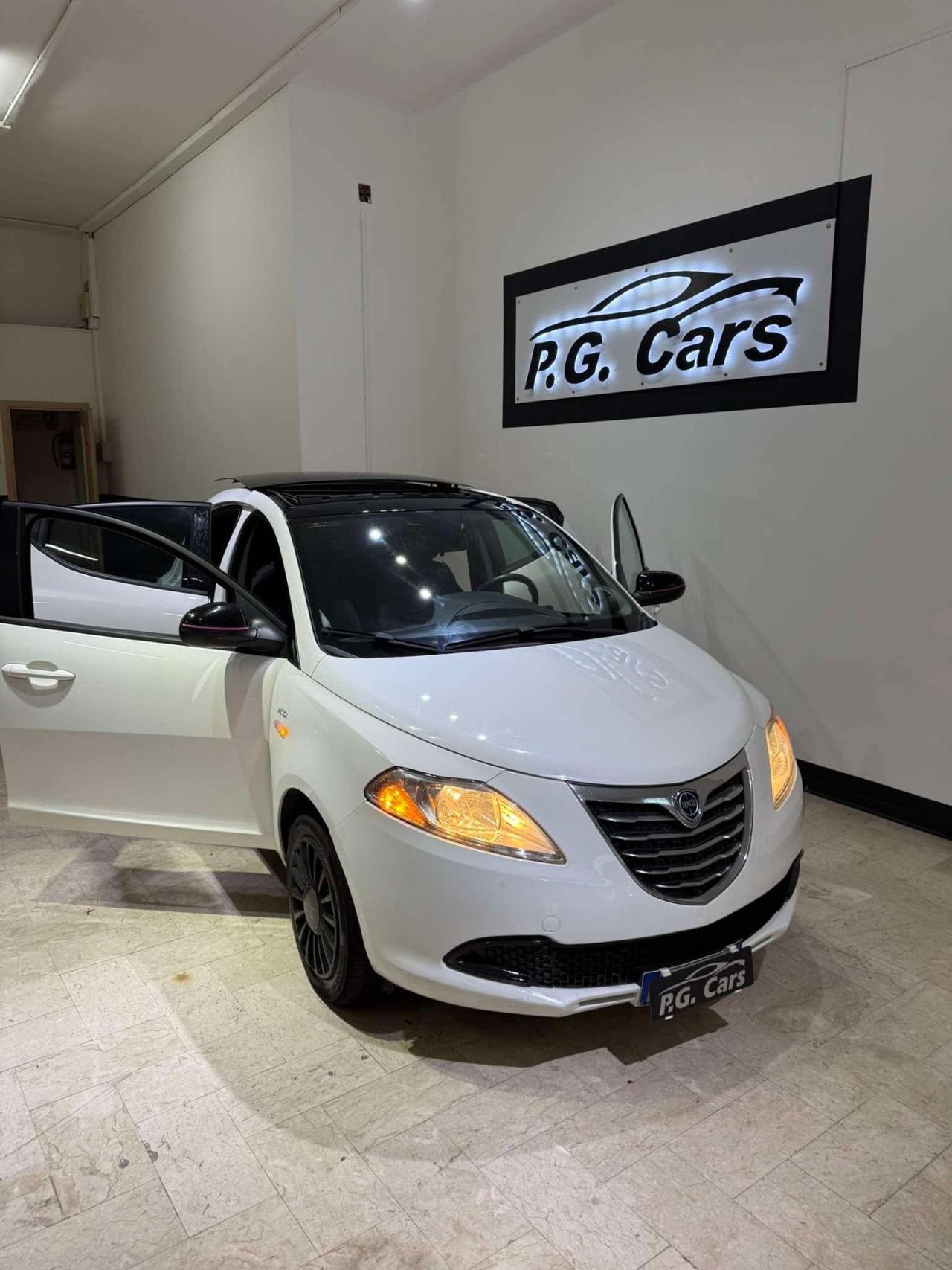 Lancia Ypsilon 1.2 69 CV london Paris