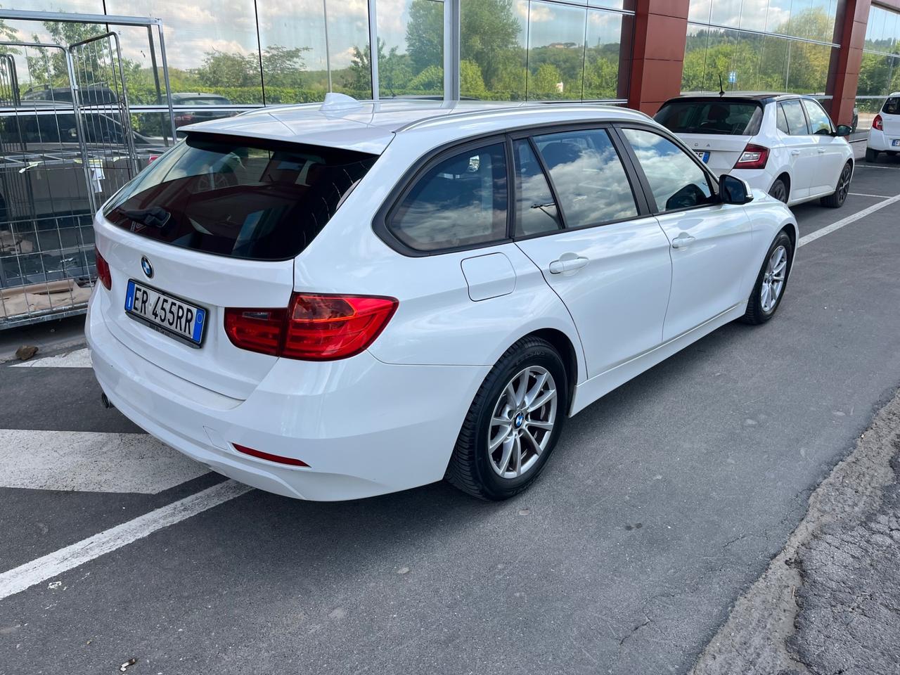 Bmw 318 318d Touring Business automatico 2013 2.0 DIESEL